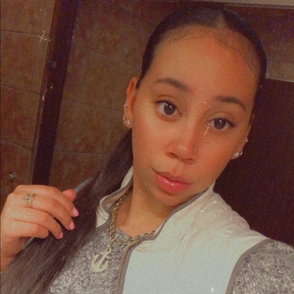 Meet your Posher, Danielle - Picture 1 of 1